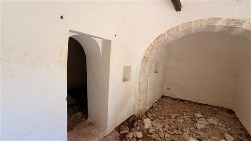 Corpo Di Trulli Con Fabbricati